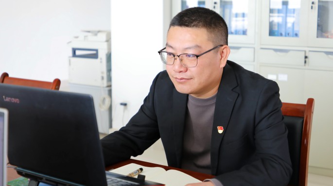 【榜樣力量】堅(jiān)守崗位，鑄就不凡業(yè)績(jī) ——記甘肅建投2024年度優(yōu)秀員工張久明